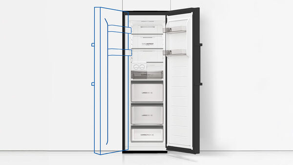 Reversible door with easy-to-grip handle