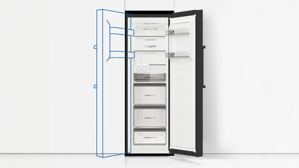Reversible door with easy-to-grip handle