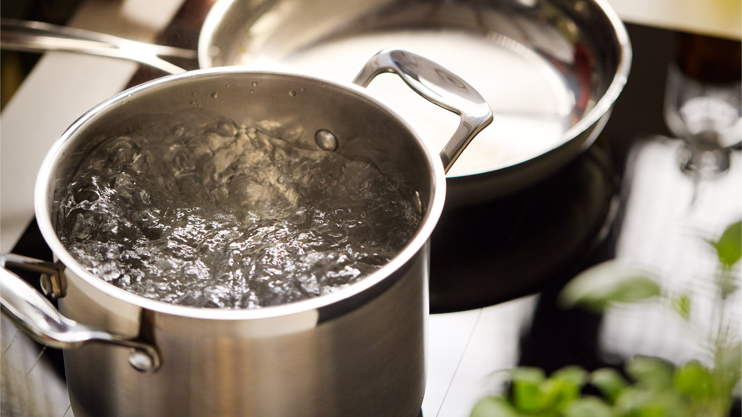 Pot boiling water on induction cooktop using boost function